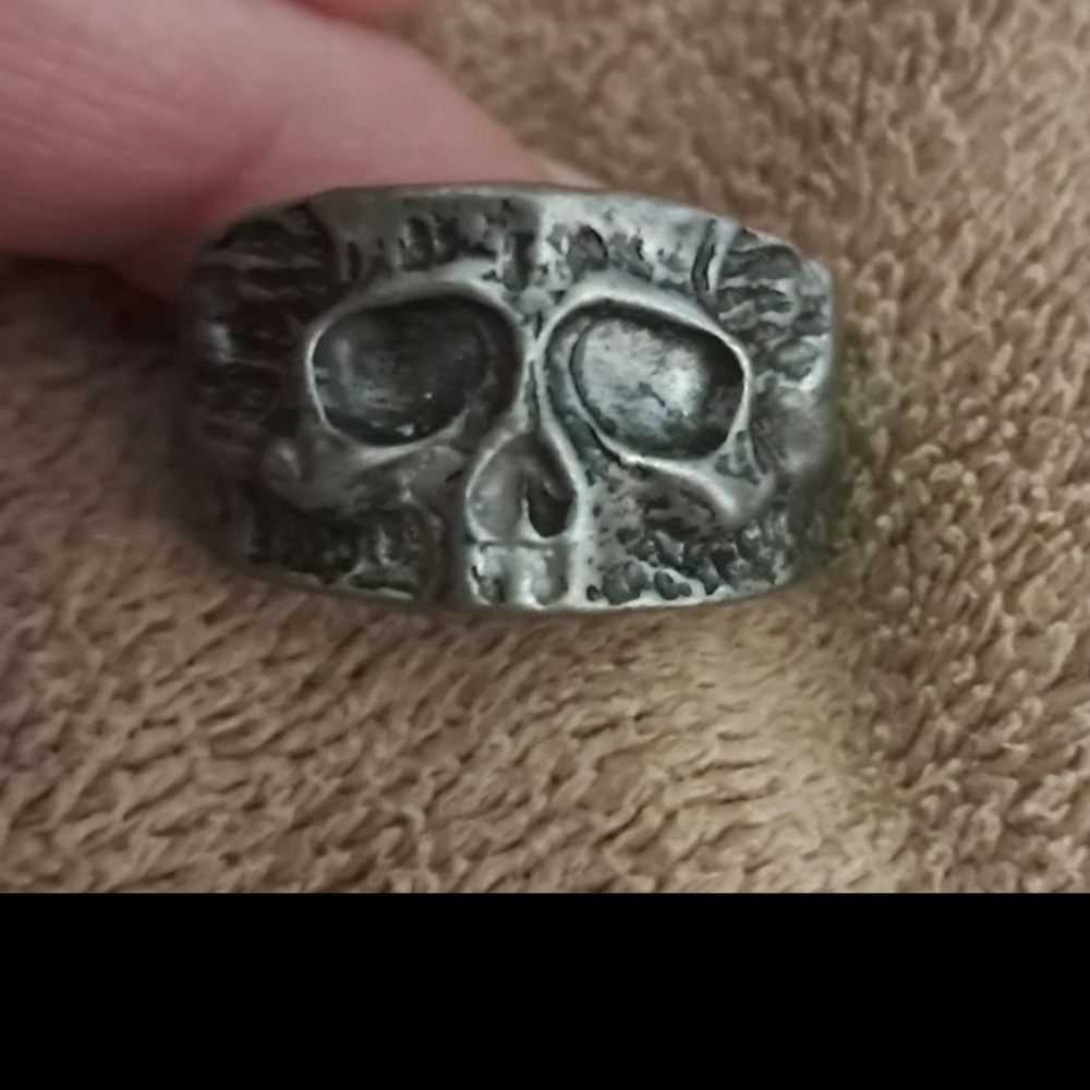 Skull ring - Picture 3 of 3